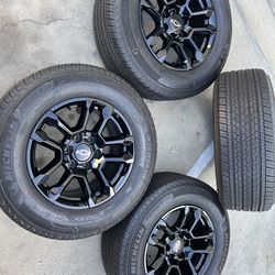 New Chevy Silverado rims and tires 18” Oem factory wheels rines y llantas nuevas fits Silverado Tahoe RST Avalanche suburban GMC Sierra Yukon