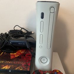 Xbox 360 . With wires, Kinect & 2 controllers 
