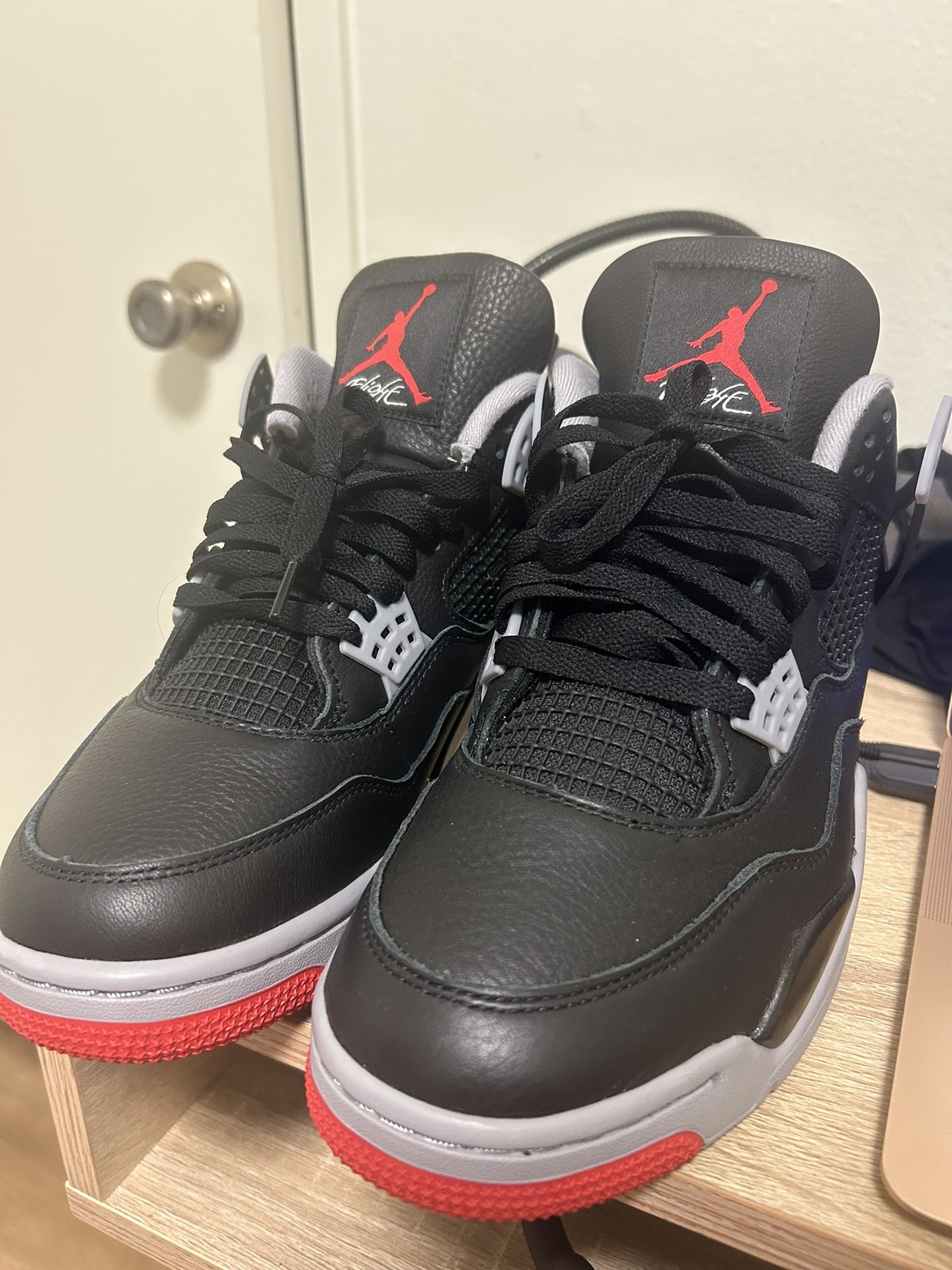 Air  Jordan 4 retro black fire red size 11
