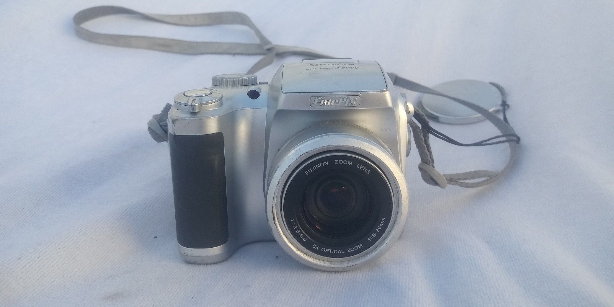 Fujifilm s3000 digital camera