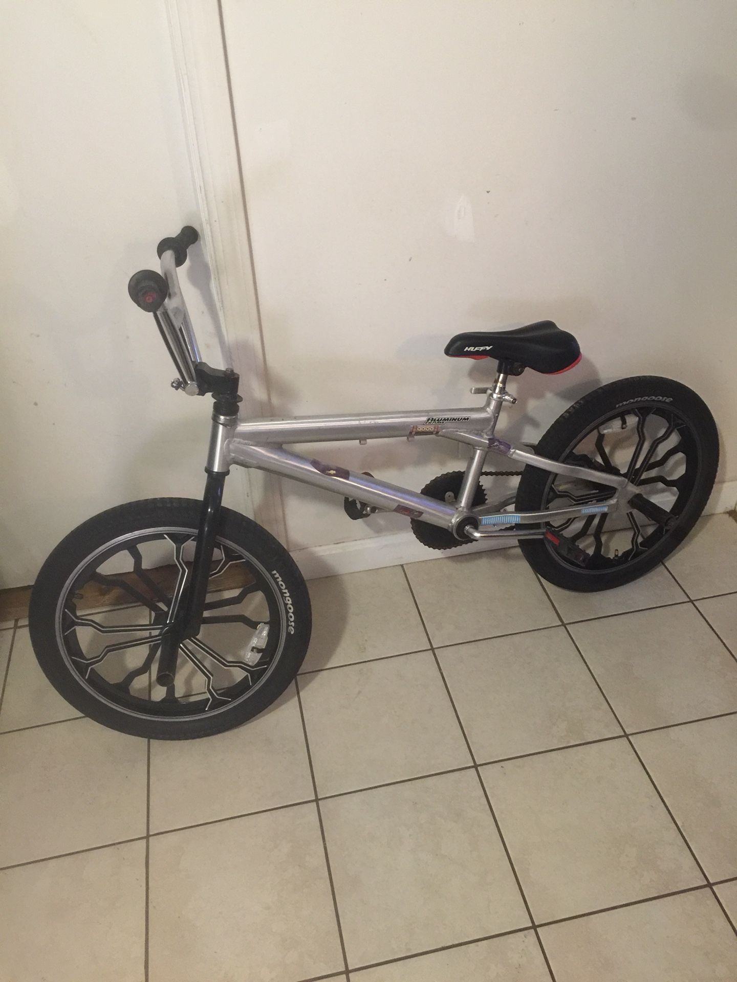 Bicicleta en aluminio con accesorios mongoose la vendo por razones de espacio lo más barato q la vendo es en 100 interesados txteear