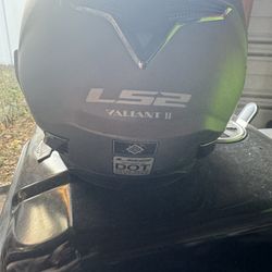 L52 LS2 Helmets Valiant II Blackout Valiant II Modular Helme for Sale in  Seffner, FL - OfferUp