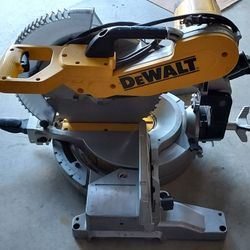 DeWALT12"Saw