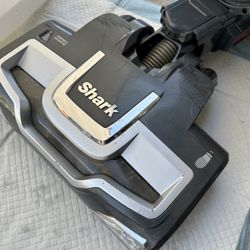 Vacuum Cleaner - Shark Navigator Lift-Away