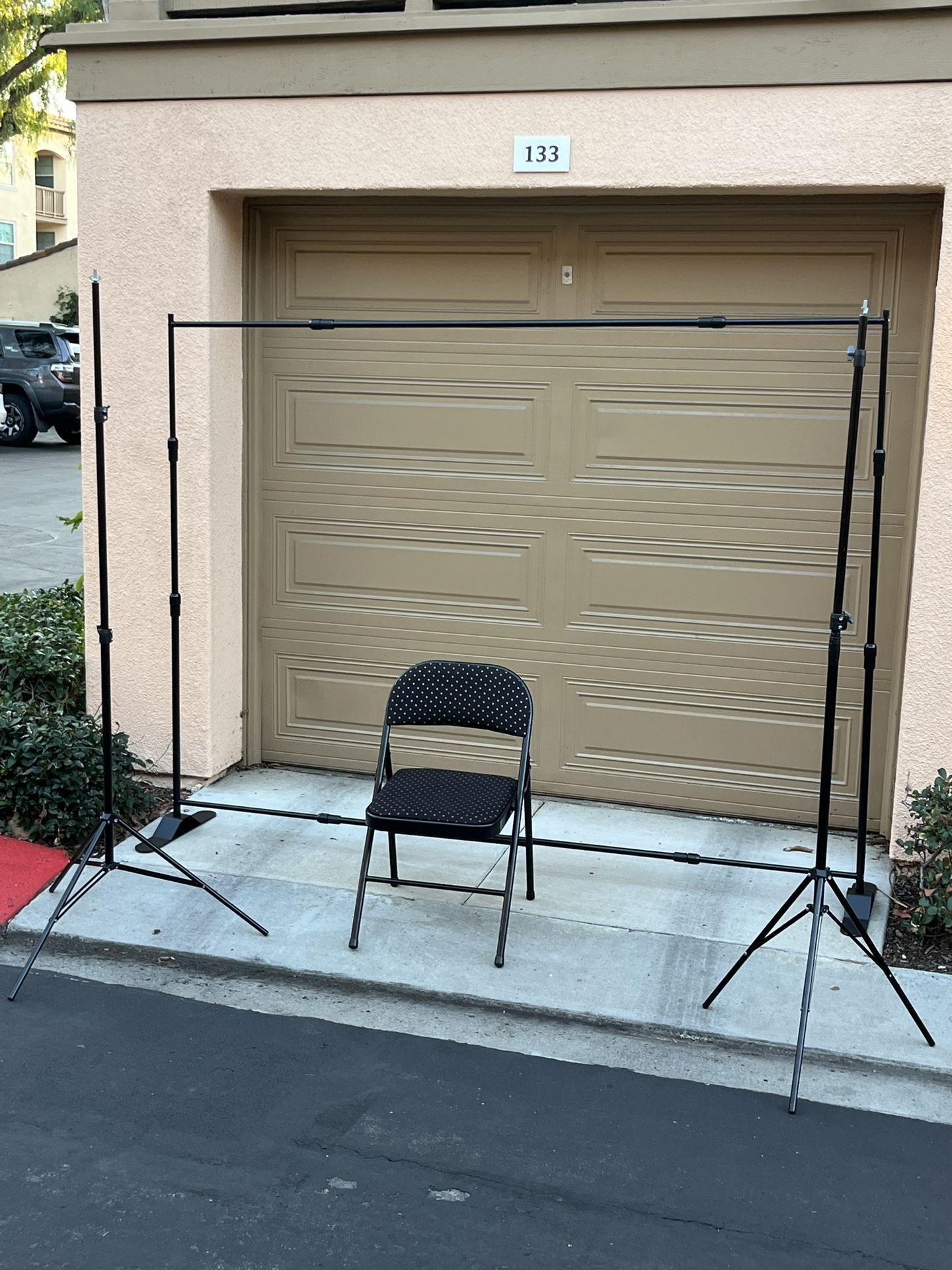 📸 Photography Backdrop Stand Kit w/ Carry Bags — Adjustable & Complete!