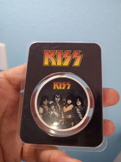 2023 Nuie Silver Kiss Coin 