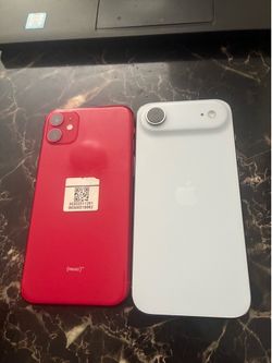iPhone Air (white)W iPhone 12 (red)