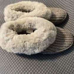 New Womens UGGS Slippers Size 7
