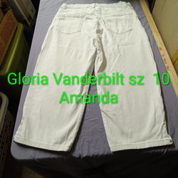 Gloria Vanderbilt White Jean Capris 