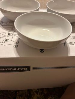 3 Mainstays bowls & 3 Mainstays Dinner Plates