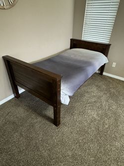 Members Mark Twin Bed W/Mattress