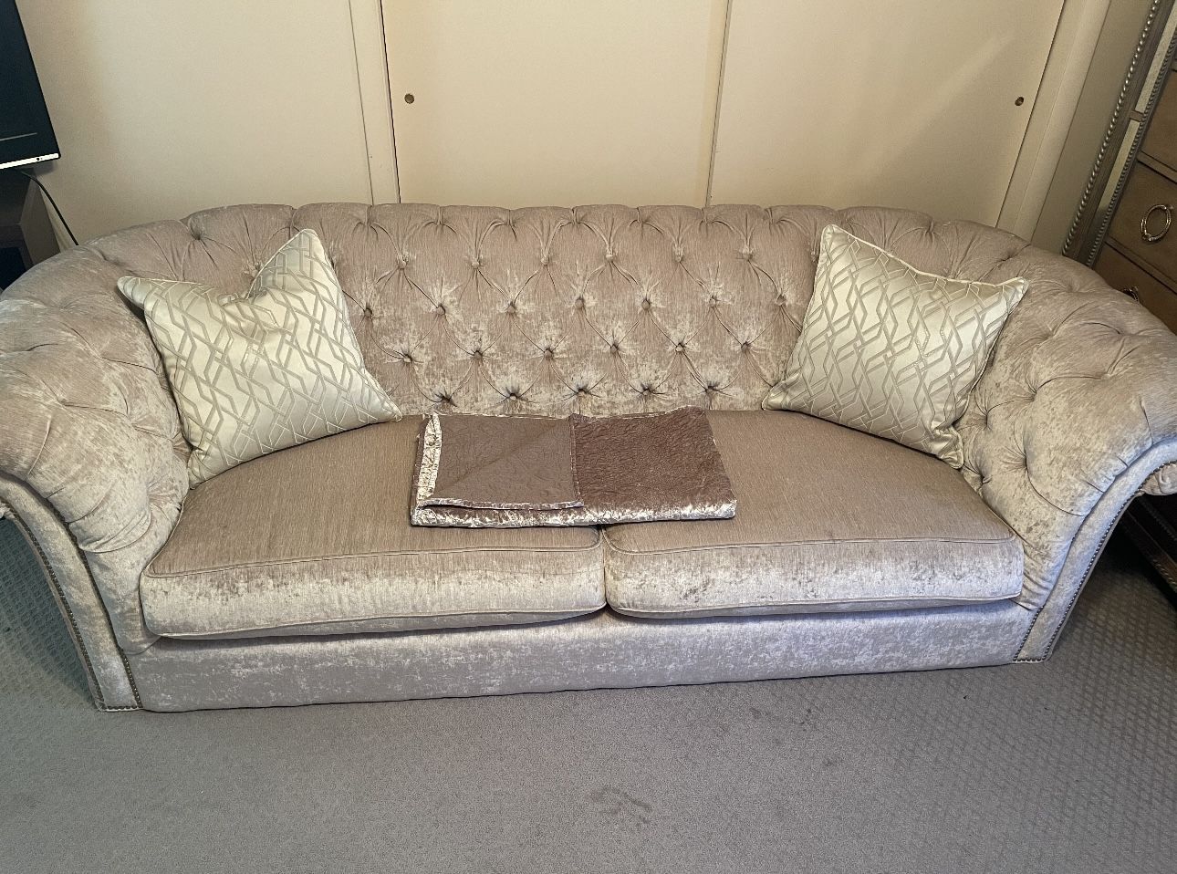 8ft 3m Silk Soft Material Couch GREAT CONDTION