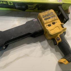 Desalt DCE591 Cordless Epoxy Dispenser