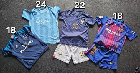 Soccer Jerseys Nike Barcelona Messi Mbappe France Haaland Real Madrid Manchester
Selling as a bundle. Sizes are listed in first picture. from non smo