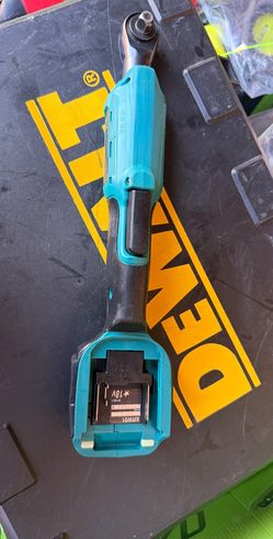 Makita XRW01 18V LXT Lithium-Ion Cordless Ratchet