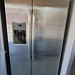 GE Counter Depth Stainless Steel French Door Refrigerator With Water And Ice Dispenser