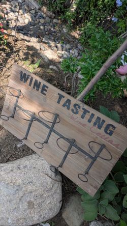 Holds 5 wine bottle's $10