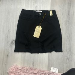 Black Skirt 