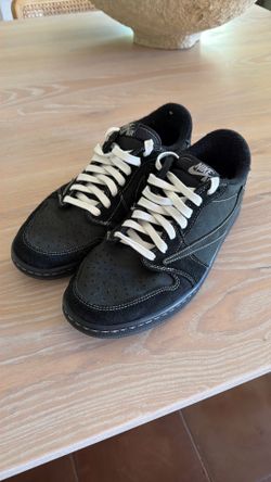 Travis Scott’s black low dunks size 11