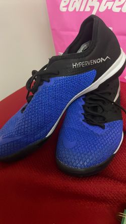 Women’s indoor soccer shoes