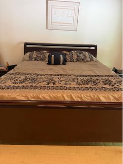 King size bedspread with bed skirt-two pillow cases & two decorative throw pillows