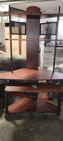 Computer desk