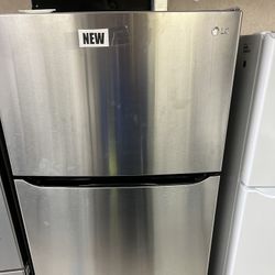33 Wide Fridge LG New 