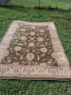 VERY NICE 5 BY 7 AREA RUG