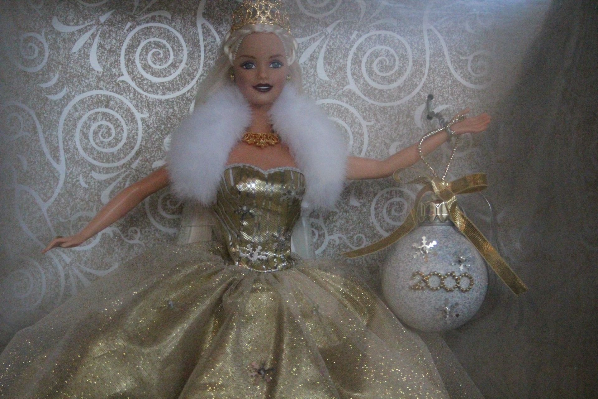 Celebration Barbie Y2K 2000 Mattel Platinum Blonde NRFB Hallmark Ornament 28269