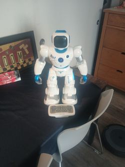 C ARLE THE REMOTE SMART BOT