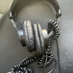 Sony MDR7506 Professional Large Diaphragm Studio Headphones