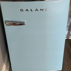 Galanz Retro Compact Refrigerator, Mini Fridge