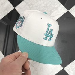 Size 7 Dodgers Fitted