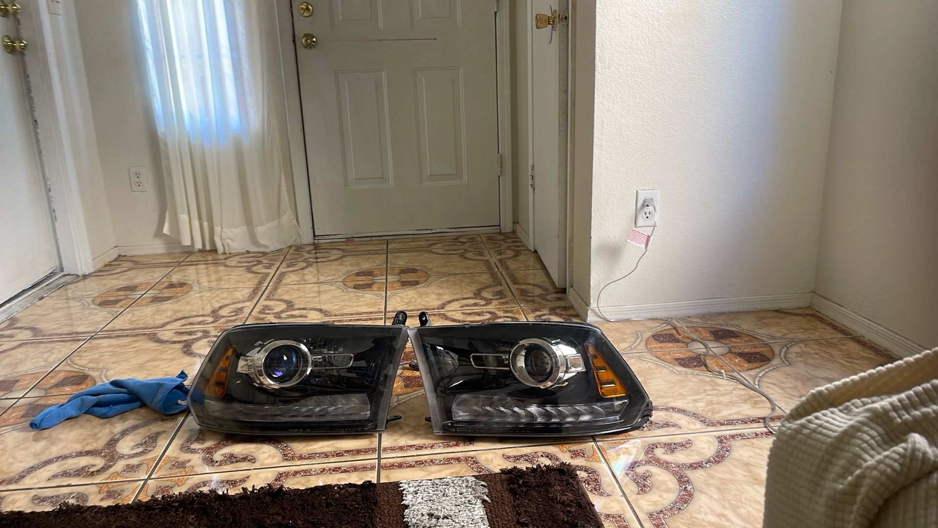 2018 Dodge ram 1500 headlights