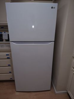 Fridge - Apartment Size + Clean! - with delivery