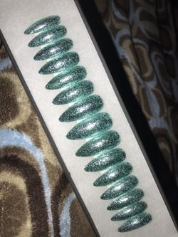 Luxurious reusable custom press on nails