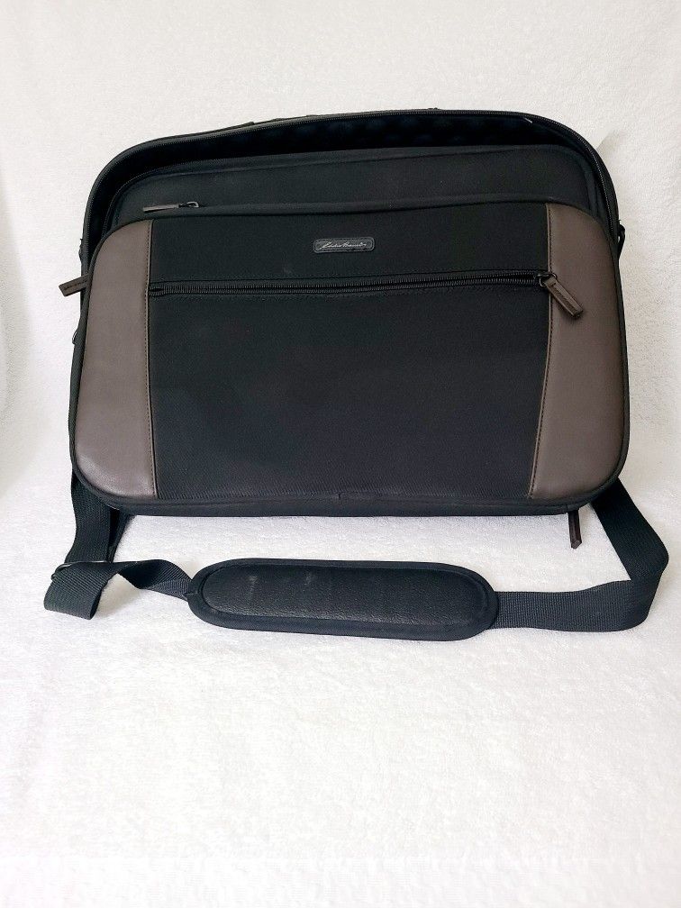 Eddie Bauer Black Nylon Laptop Messenger Bag Pockets Adjustabable Shoulder Strap