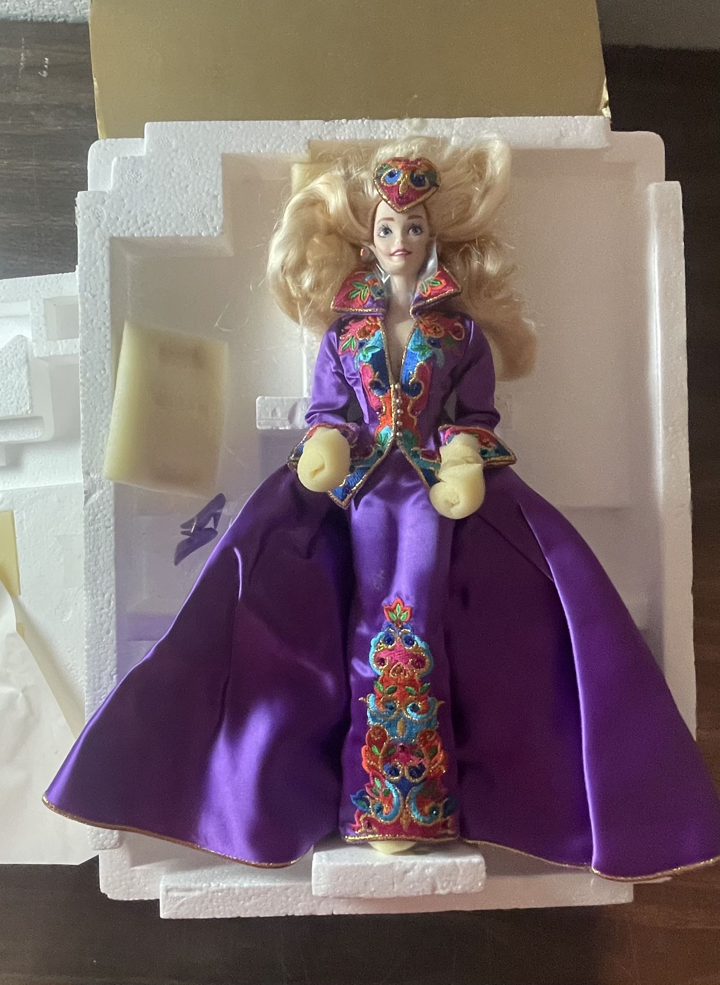 Royal Splendor PORCELAIN Barbie - Presidential Collection LTD ED 10950 in box