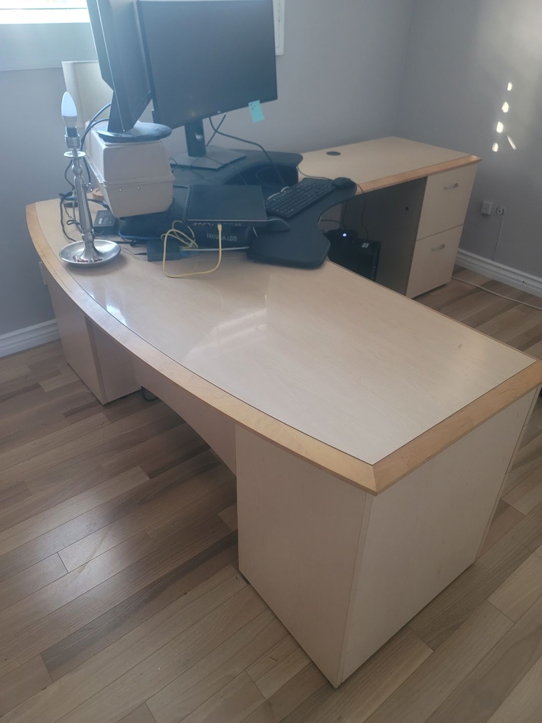 Very nice well made heavy duty Desk