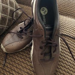 New Reebok brown shoes 9 1/2