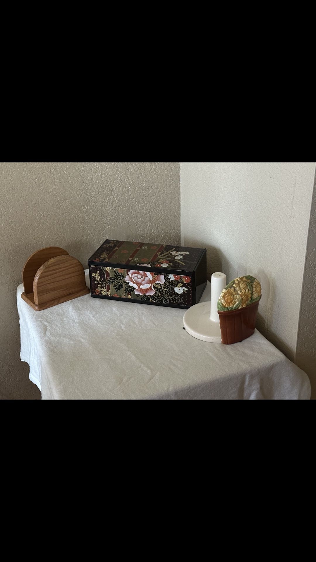 Napkin And Tissue Holders 