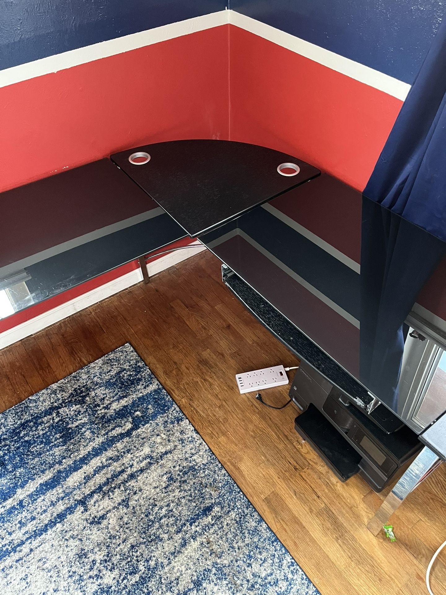 L-shaped Glass Desk