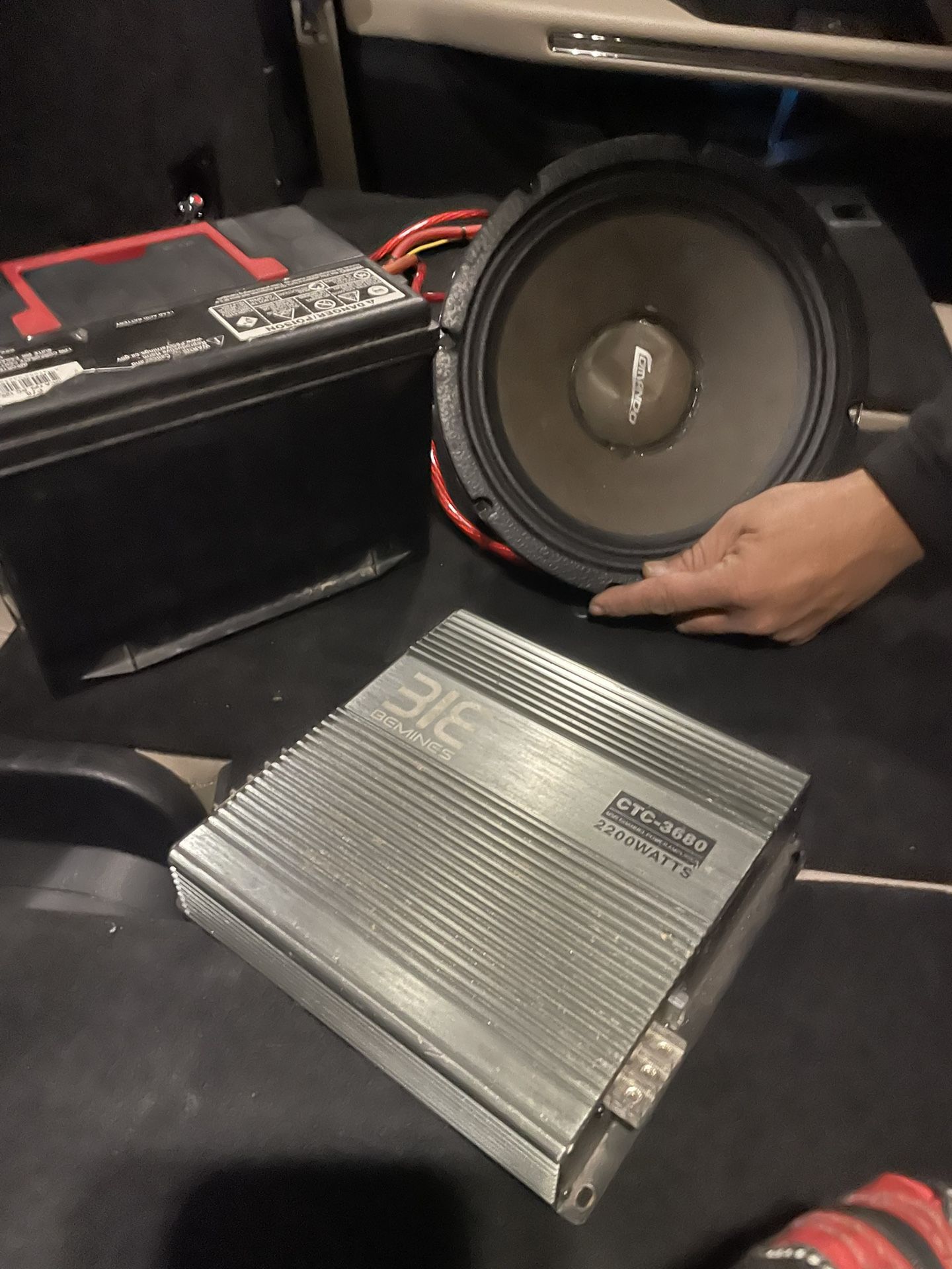 212 inch Bass speakers 412 voice speakers, three eights voice speakers really loud. Everything works fine.
