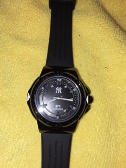 NY Yankees Watch Unisex black silicone band