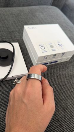 Oura Ring Heritage Silver – Size 10 + Charger & Original Box