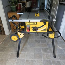 Dealt Table Saw With Stand