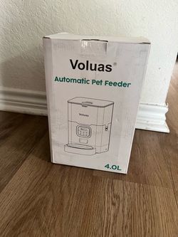 Electronic pet feeder