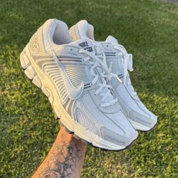 Nike Vomero 5 Platinum Tint Size 11