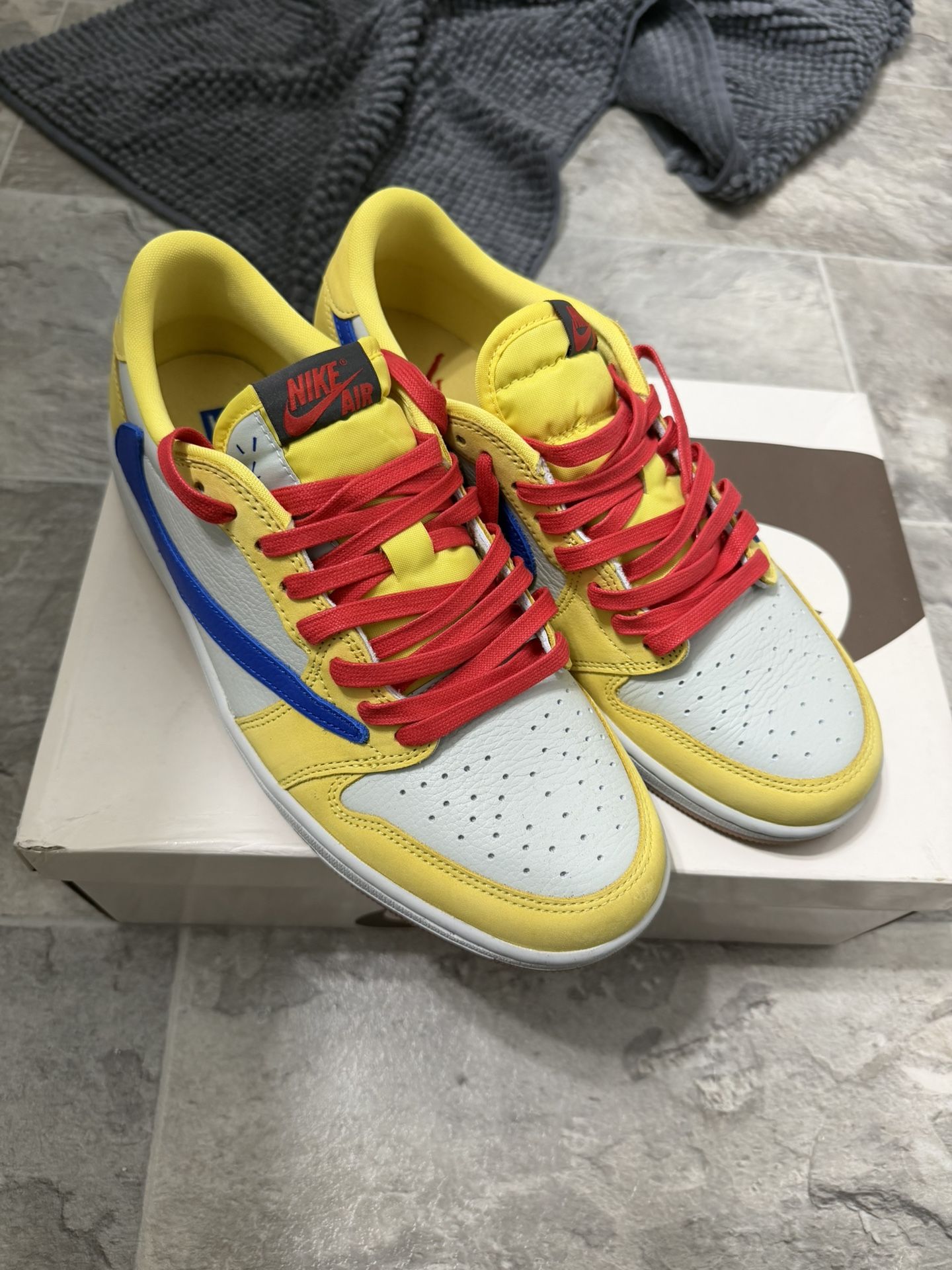 TRAVIS SCOTT CANARY YELLOW