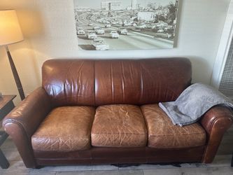 Leather Couch; sofá de cuero
